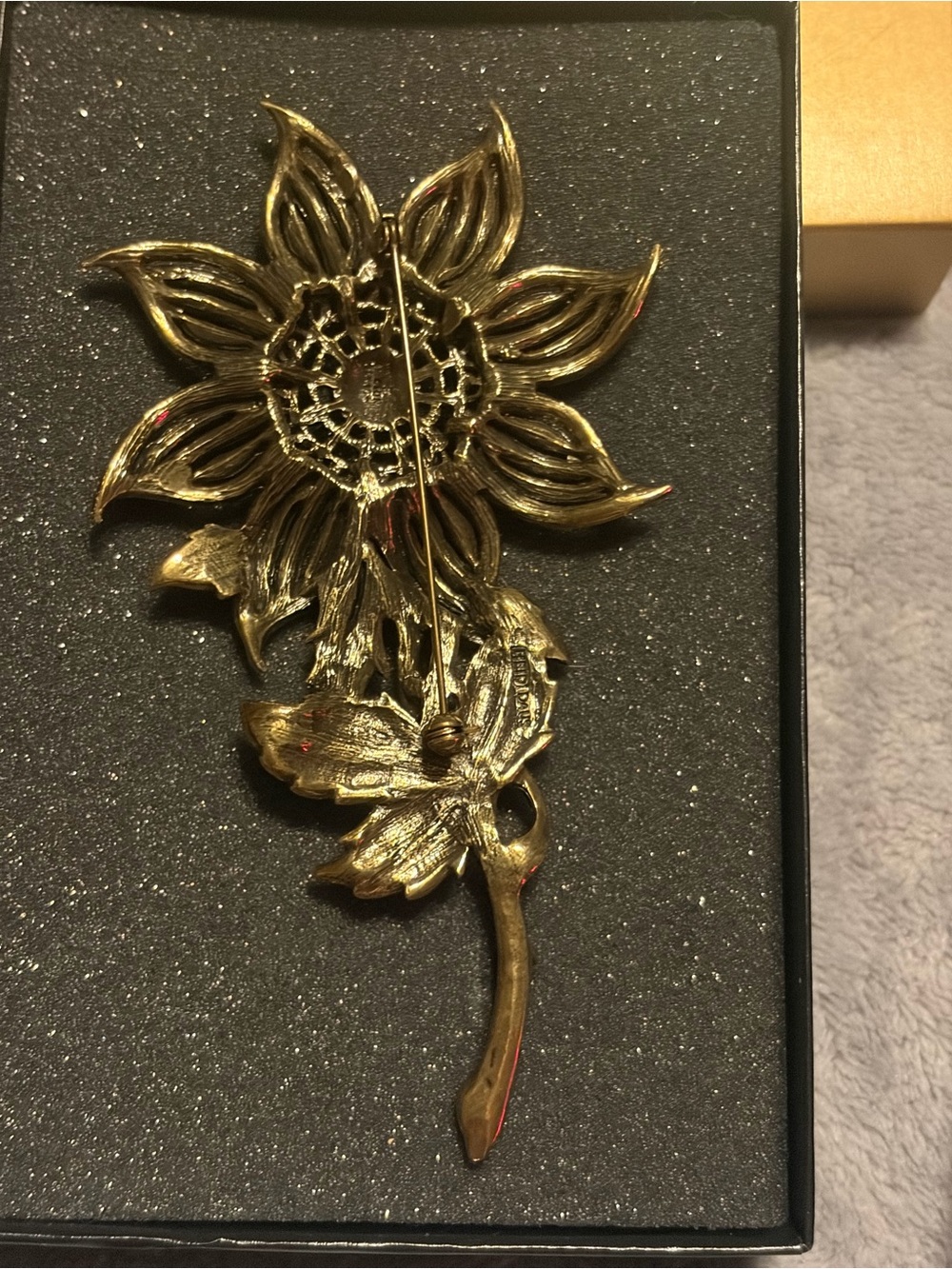 Heidi Daus Crystal Sunflower Brooch Pin w/ Original Box & Warranty Card - Picture 3 of 5